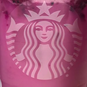 Meet your Posher, Larissa